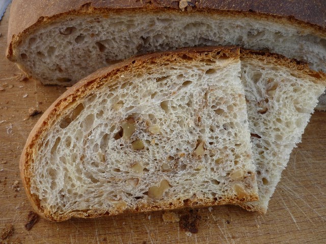 Pane alle noci con miele 